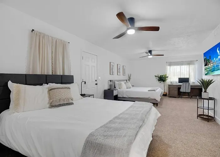 Huge Golf Course Family Home-free Heated Pool-theater-gym Tempe